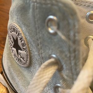 Girl size 2 converse shoes